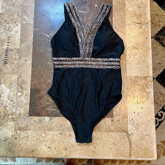 SHEIN Other - Women’s SZ M SHEIN BNWT Black w/leopard print One Piece Swimsuit